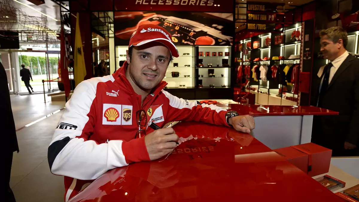 Felipe Massa i Ferrari w Warszawie podczas Shell V-Power Nitro+