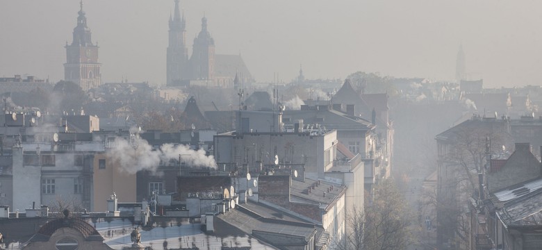 Krakowski smog przekroczył wszelkie normy. Władze miasta apelują o zachowanie ostrożności