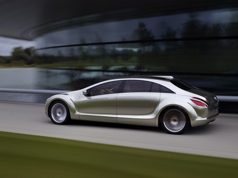 IAA Frankfurt 2007: Mercedes-Benz F700 – mistyczna nowoczesność