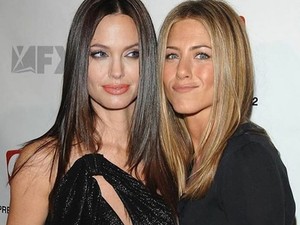 Angelina Jolie, vagy Jennifer Aniston csókol jobban? Gerard Butler elárulta!