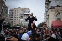 Tłumy Żydów zjechały na Ukrainę. Modlą się i świętują