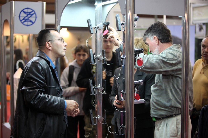 „Zastavin” štand sa koga je ukradeno oružje