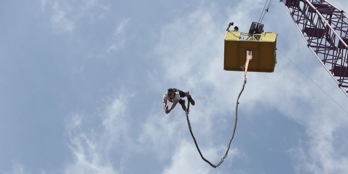 Groza w Gdyni. Wypadek podczas skoku na bungee