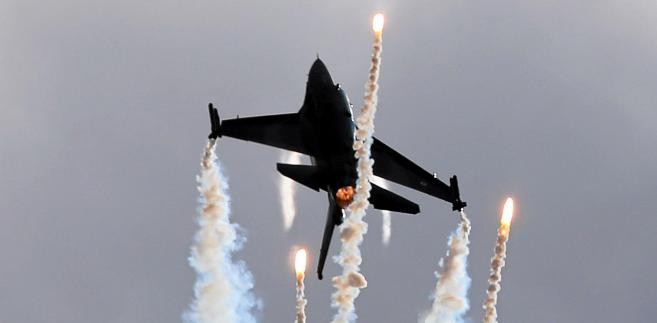 Turecki F16 podczas Międzynarodowych Pokazów Lotniczych Air Show 2013.