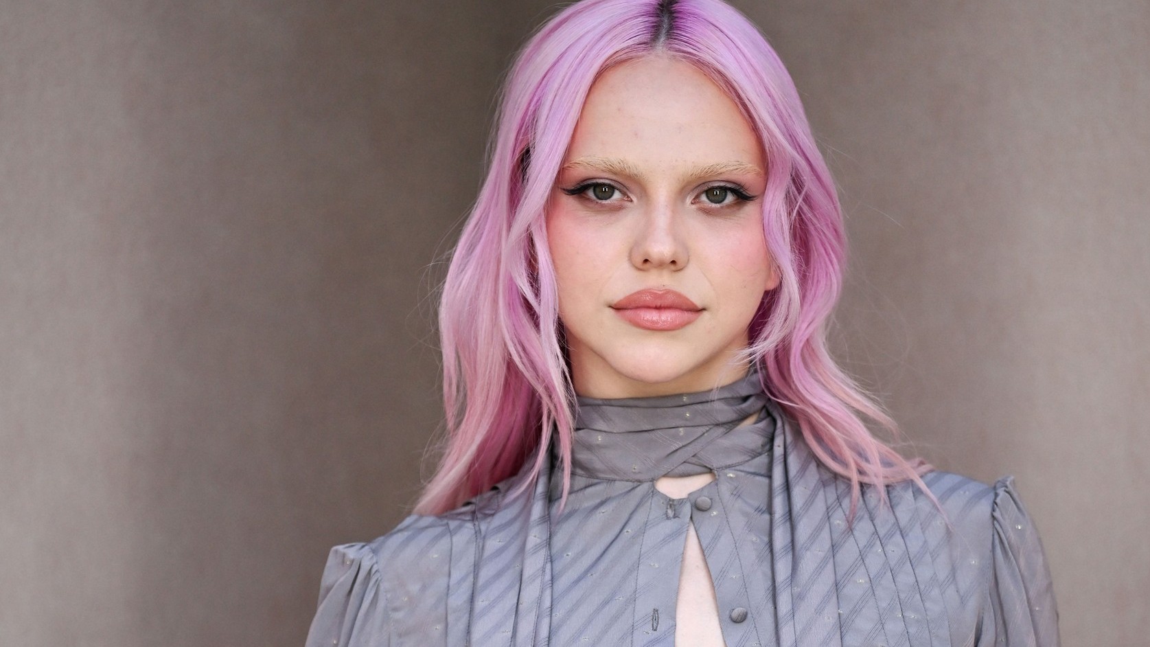 Speváčka Adéla Jergová na prehliadke Paris Fashion Week 2026