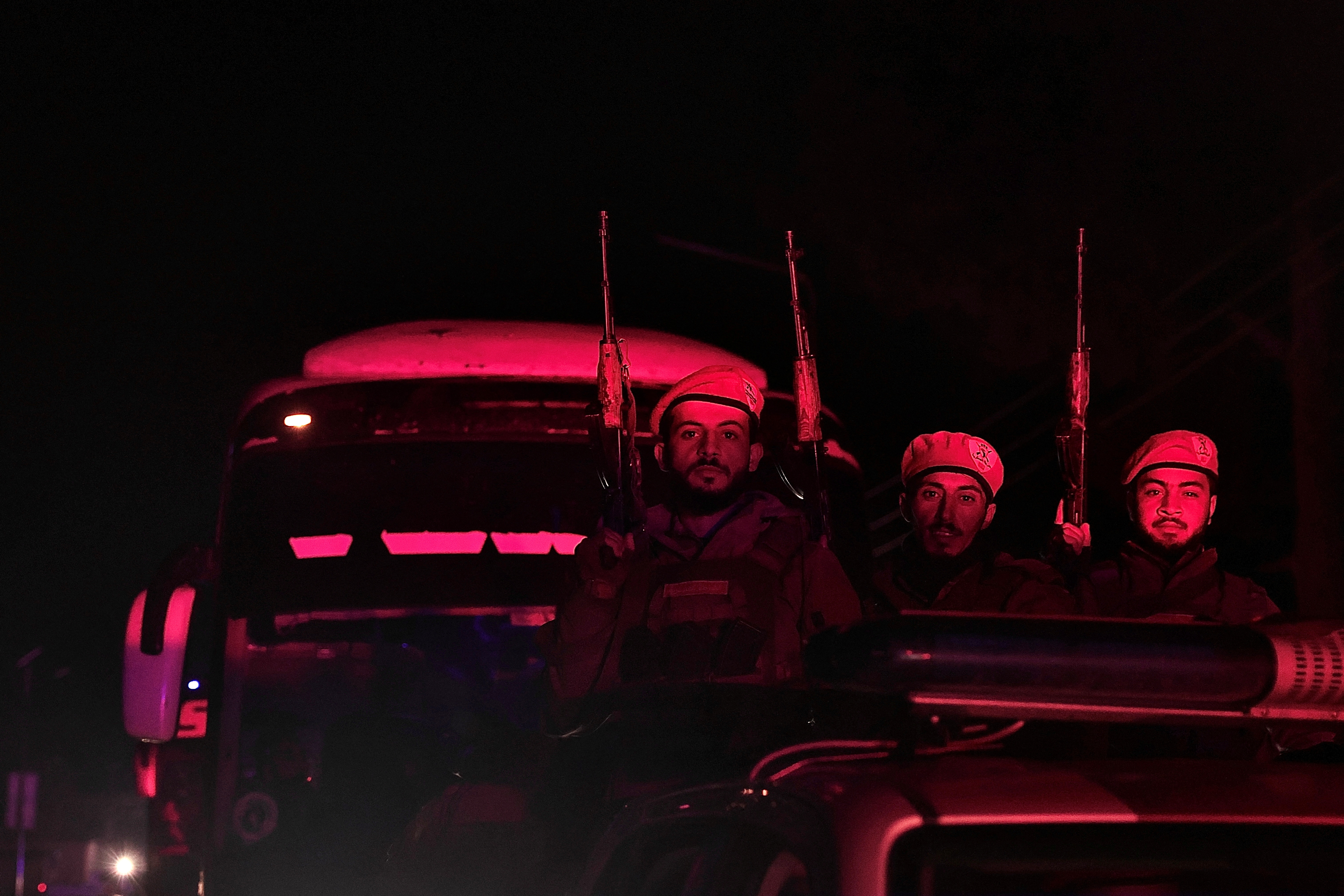 Aleppo: Syrien evakuiert 419 Kämpfer und nimmt 300 Kurden fest