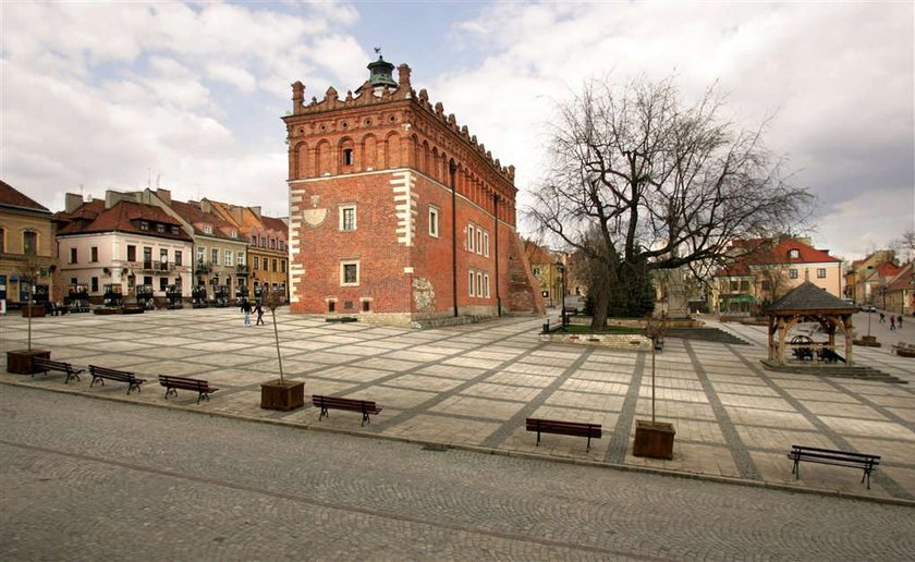 Oto najpiękniejsze świętokrzyskie zamki, pałace i świątynie