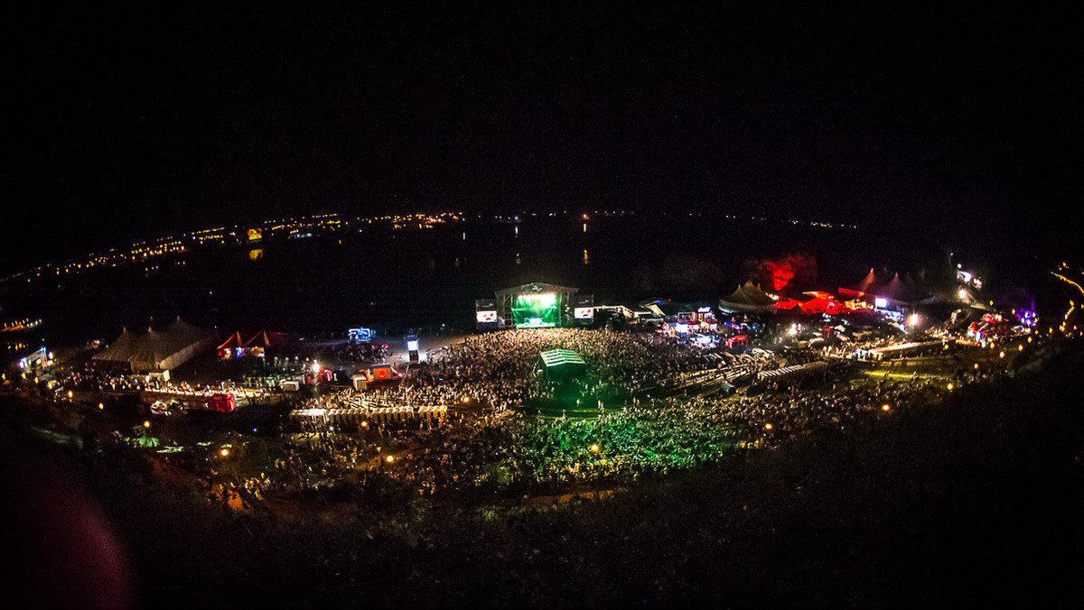 Audioriver 2017 startuje już jutro! Po raz kolejny plaża nad Wisłą w Płocku stanie się "Polskim Miami". Na Audioriver Festival 2017 wystąpią m.in.: Carl Craig presents Versus Synthesizer Ensemble + Francesco Tristano, Stephan Bodzin, Boys Noize i inni.