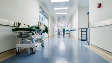 MZ: pacjenci mogą leżeć na korytarzach tylko w sytuacjach nadzwyczajnych