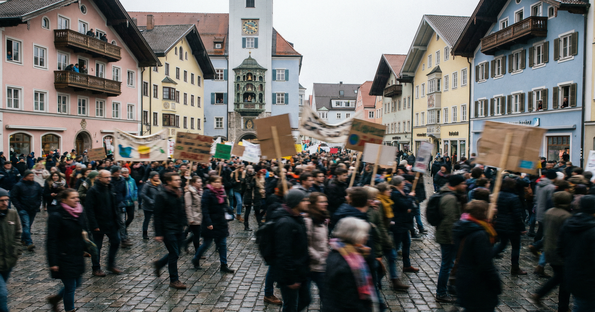4-000-demonstrieren-in-Weilheim-gegen-AfD-Veranstaltungszentrum