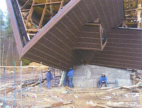 przemiany w budownictwie - prace przy pokryciu dachu domu do góry nogami w Szymbarku dla firmy DANMAR