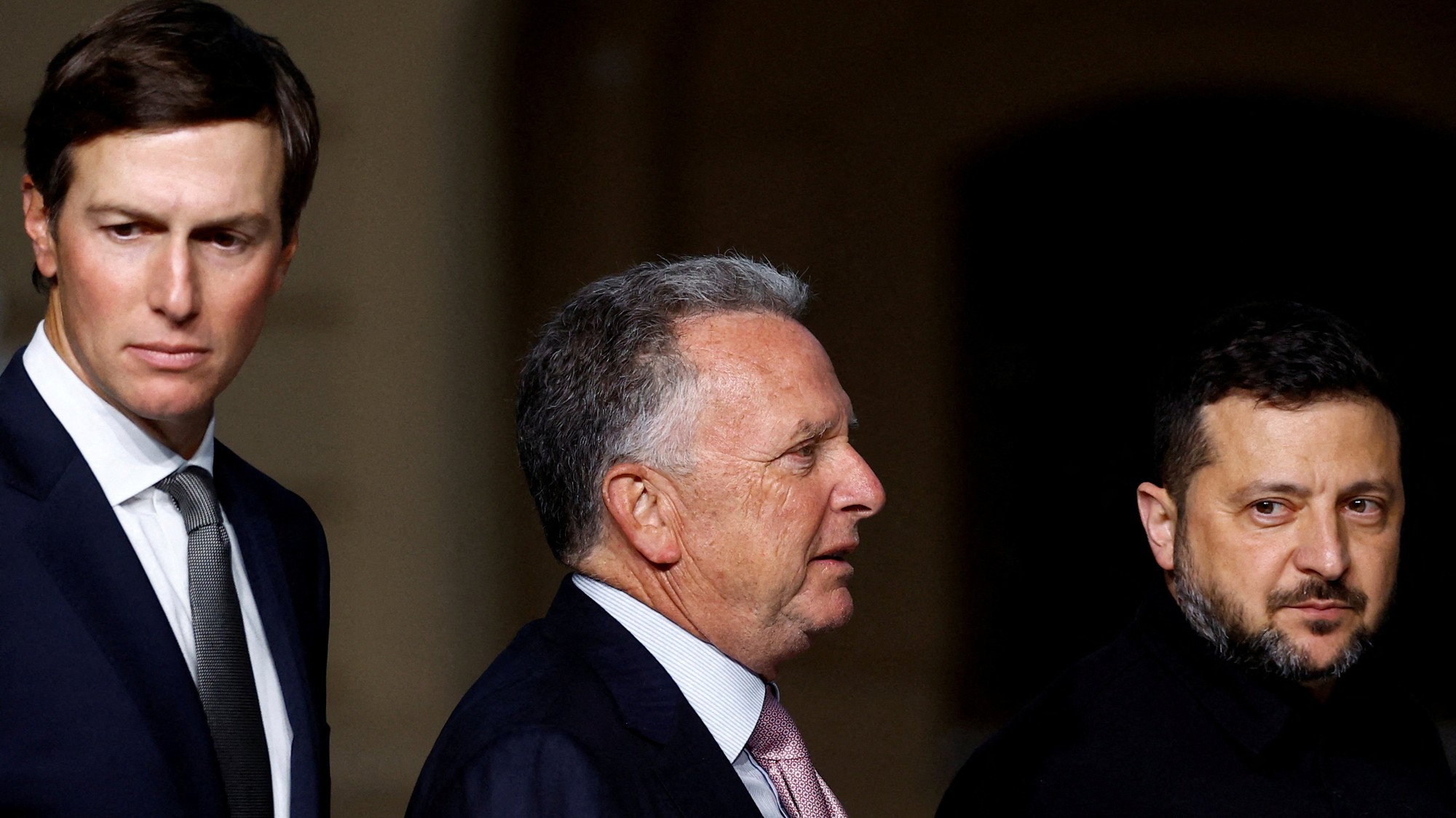 Jared Kushner, Steve Witkoff a Volodymyr Zelenskyj počas rokovaní v Kyjeve, 6.9.2026
