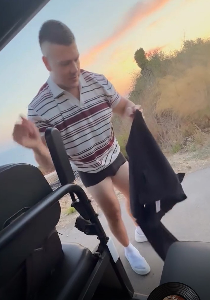 Sloba Radanović u gaćama