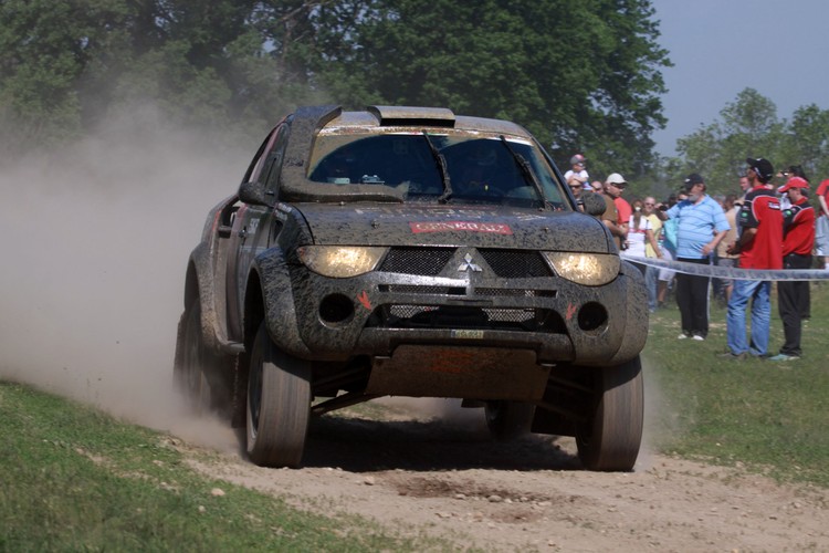 Adam Małysz wystartował Mitsubishi L200