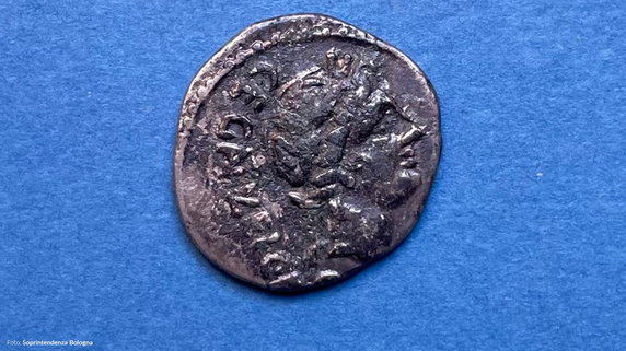 Awers monety upamiętniającej zwycięstwo nad Cymbrami
