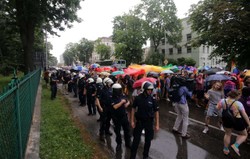 Sąd umorzył postępowanie ws. Matki Bożej z tęczową aureolą