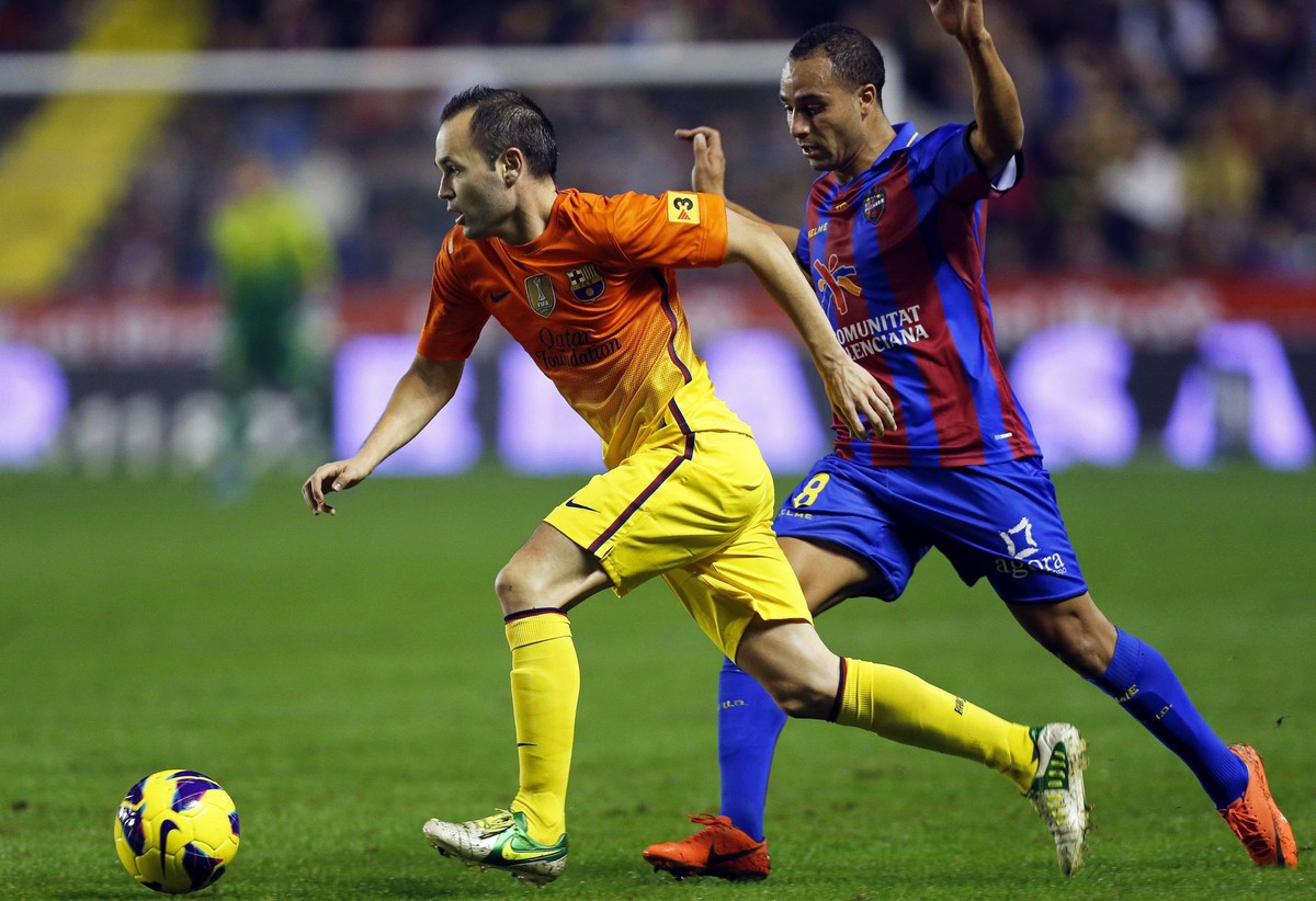 Andres Iniesta prosi o pomoc dla swojego byłego klubu