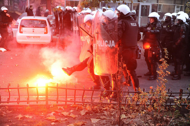 Policjanci atakowani podczas Marszu Niepodległości
