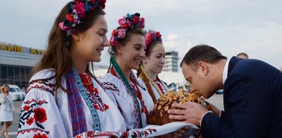 Andrzej Duda beż żony na Ukrainie