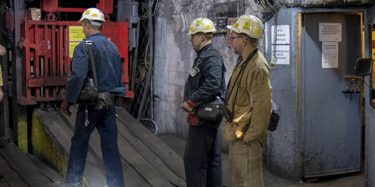 Górnicy za odejście z pracy otrzymają sowite odprawy.