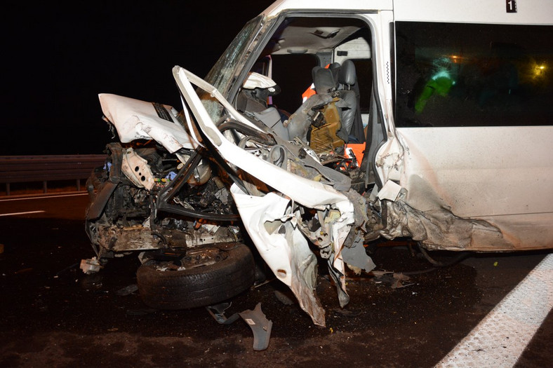 Pijany jechał pod prąd autostradą A4. Skończyło się poważnym wypadkiem