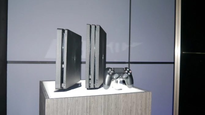 PS4 w nowej obudowie i PlayStation 4 Pro
