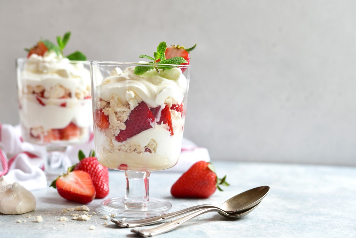 Eton mess to truskawkowy deser, który jest hitem tego lata