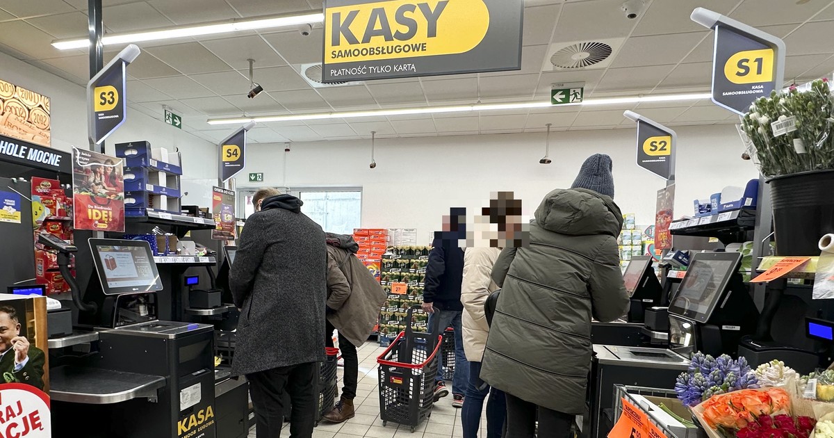 Poszedł do Biedronki. Wziął szynkę i mocno się zdziwił. "Uratowała mnie kasa samoobsługowa"