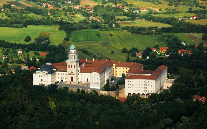 Gyógynövényház és gyógynövénykert - Pannonhalmán