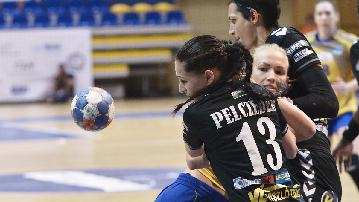 Piłkarki ręczne Vistalu przegrały w Gdyni z Albą Fehervar KC Szekesfehervar 17:27 (8:14) w rewanżowym meczu rundy wstępnej Pucharu EHF. W pierwszym spotkaniu uległy rywalkom na Węgrzech 17:28 i odpadły z dalszych rozgrywek.