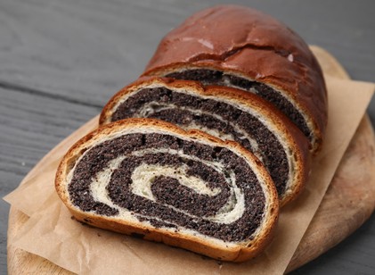 Idős édesanyám csak egy szelet mákos kalácsot eszik reggel és este, ez ártalmas? Az orvos válaszol című cikk nyitóképe