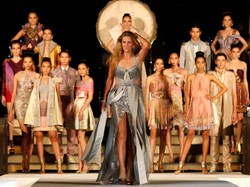 Ona się do tego nie nadaje. Mistrzyni rakiety na wybiegu