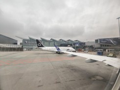 Pasażerowie muszą uważać. Możliwe opóźnienia lotów, oblodzone samoloty