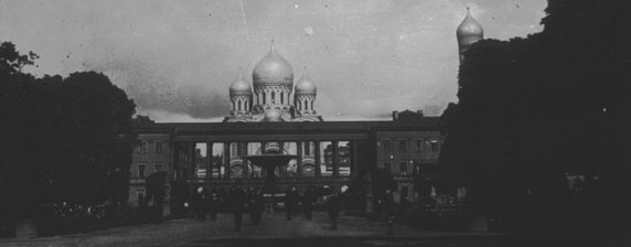 Pałac Saski na początku XX w. - w tle widoczny sobór św. Aleksandra Newskiego