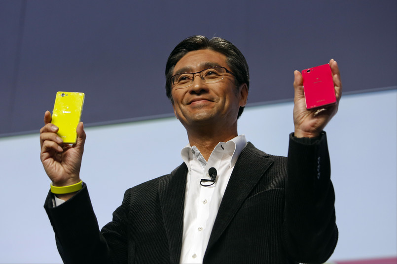 Sony Xperia Z1 Compact Kunimasa Suzuki, prezes Sony Mobile Communications prezentuje smartfona Sony Xperia Z1 Compact podczas targów CES 2014 w Las Vegas.