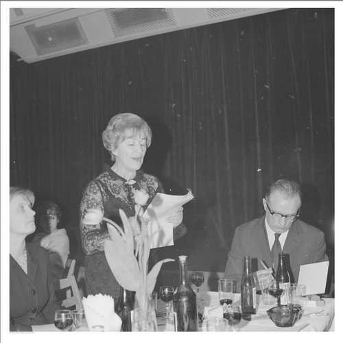 Obchody Dnia Kobiet oraz wręczanie odznaczeń w Warszawskim Komitecie Zjednoczonego Stronnictwa Ludowego w gmachu Naczelnego Komitetu Zjednoczonego Stronnictwa Ludowego, 1970 rok.