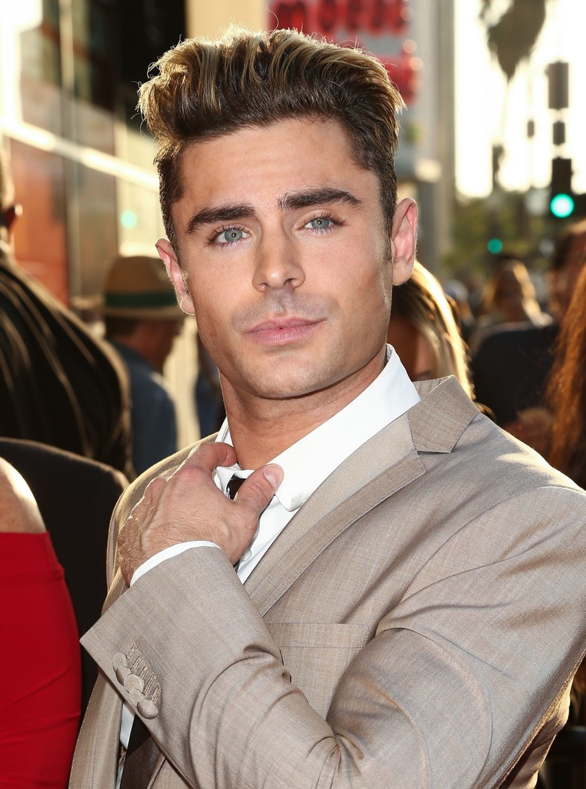 zak-efron-uop-te-vi-e-ne-li-i-na-sebe-glumac-prokomentarisao-glasine-o