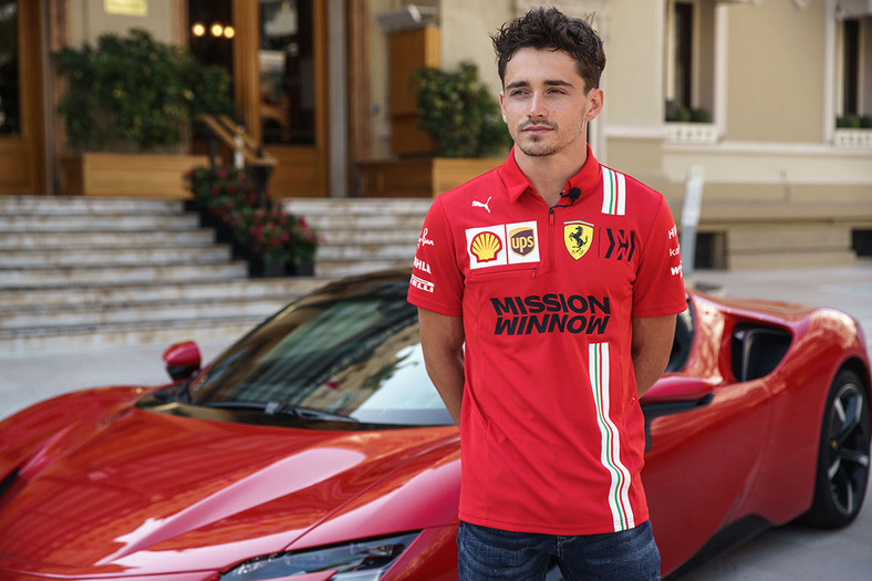 Charles Leclerc w Ferrari SF90 Stradale