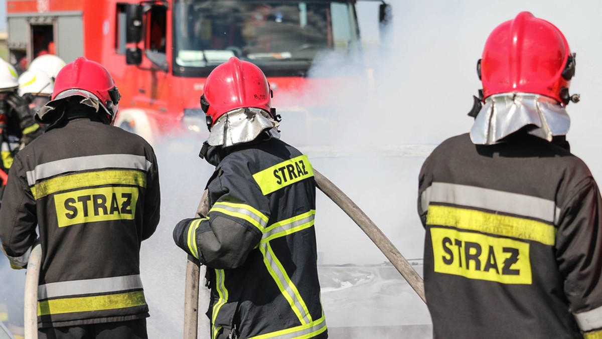 Wczoraj około godz. 20 w przedszkolu w Jarosławcu (woj. zachodniopomorskie) wybuchł pożar. Zapalił się budynek, w którym znajdują się kuchnia i stołówka - podaje TVN24.