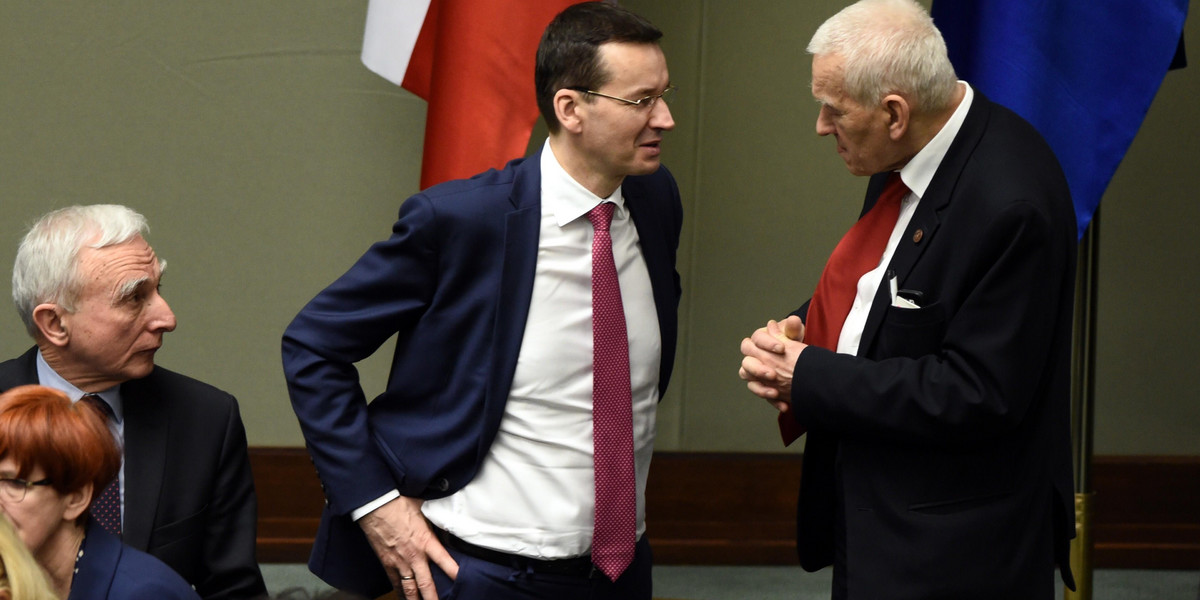 Premier Morawiecki dystansuje się od słów ojca