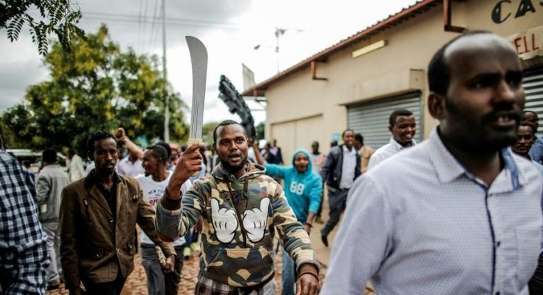 Somali immigrants take to the streets of Pretoria with machetes and rocks