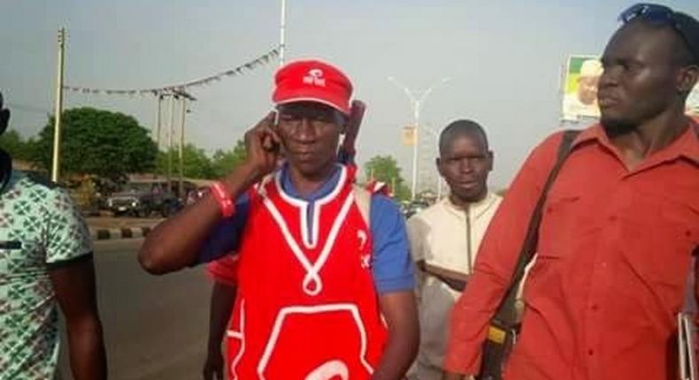 Abubakar (middle) continues journey to Abuja after stopover in Bauchi 