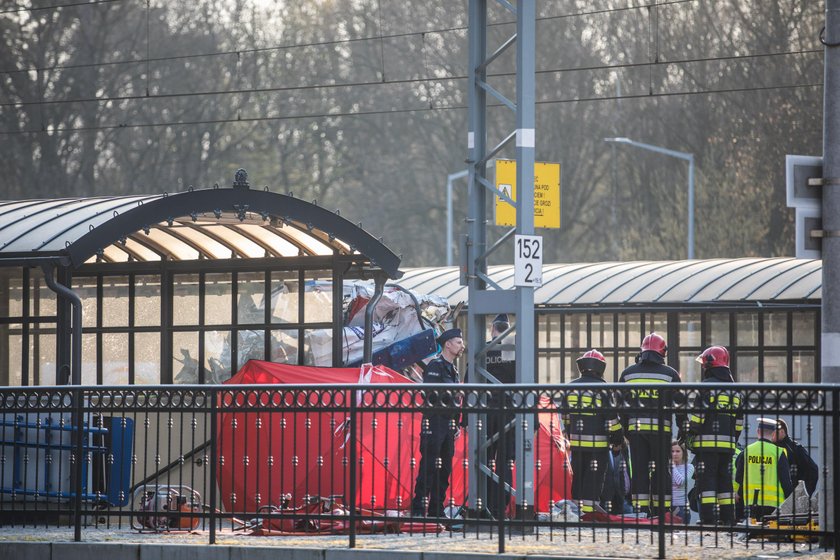 Tragedia w Puszczykowie. Pociąg zmiótł karetkę. Wstrząsające nagranie z wypadku