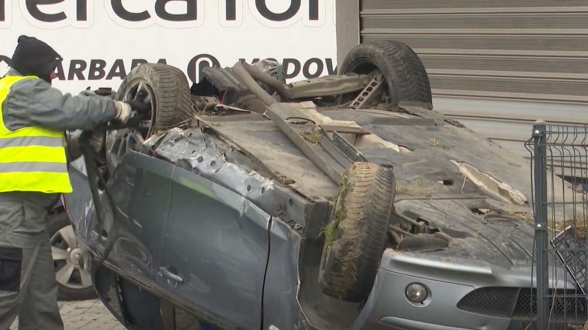 Prevrnut automobil u Mirijevu 