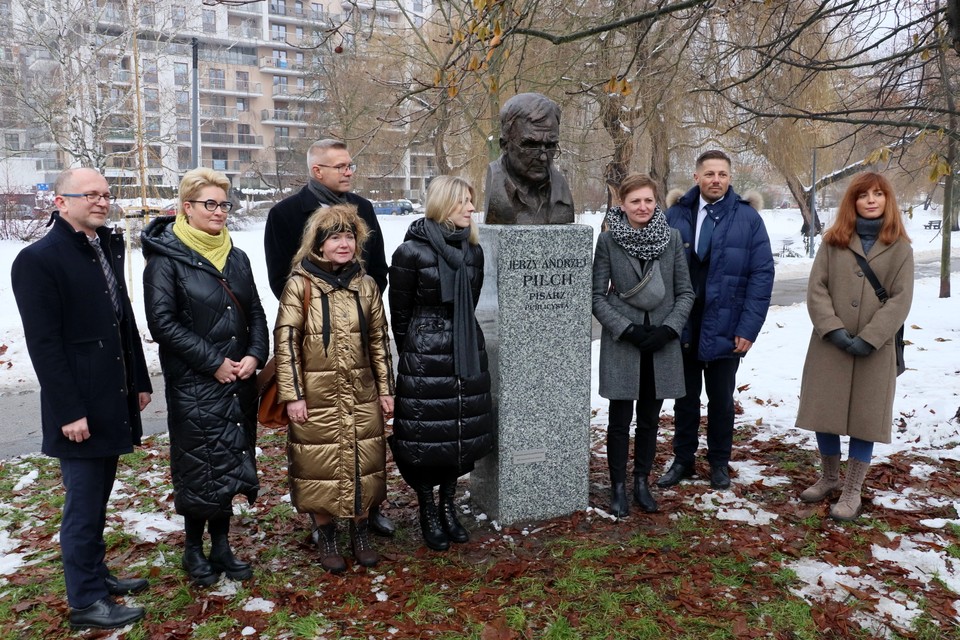 Jerzy Pilch ma swoje popiersie w Kielcach