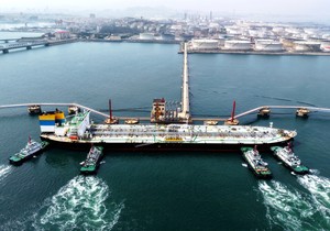 U luku Basra stigao ogromni tanker koji će utovariti dva miliona barela nafte 