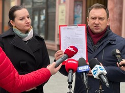 Gigantyczne nagrody dla prezesa NBP. Trela: To argument, żeby Glapińskiego postawić przed TS