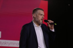 Zandberg: Powinniśmy porozumieć się w sprawie ratyfikacji Funduszu Odbudowy