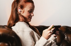 Douszne słuchawki SteelSeries. Działają z wszystkimi konsolami [ZDJĘCIA]