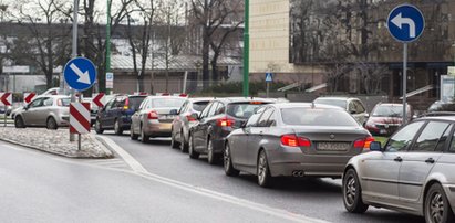 Miasto stanęło w korkach po powrocie tramwajów na most Uniwersytecki